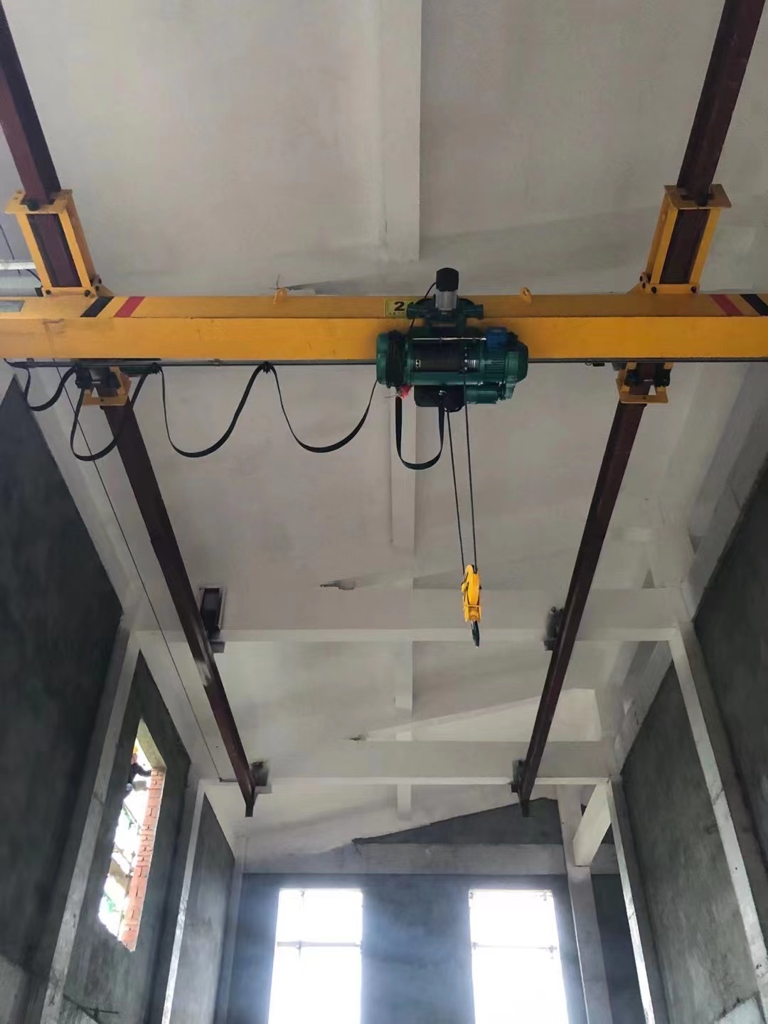 四川成都起重機(jī)懸臂吊 成都行車廠家、四川新盛華起重機(jī)有限公司